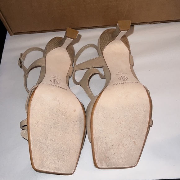 Donald Pliner croc embossed leather T strap flower detail tan heels sandals 6.5 - Picture 9 of 10